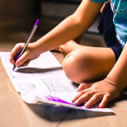 obiettivi strategici - immagine con bambino che scrive